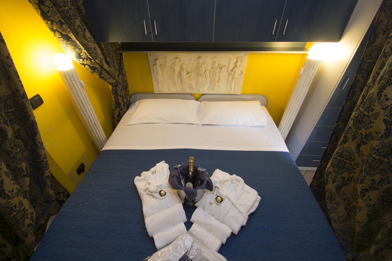 Front Hotel Motel Residence S الغرفة الصورة